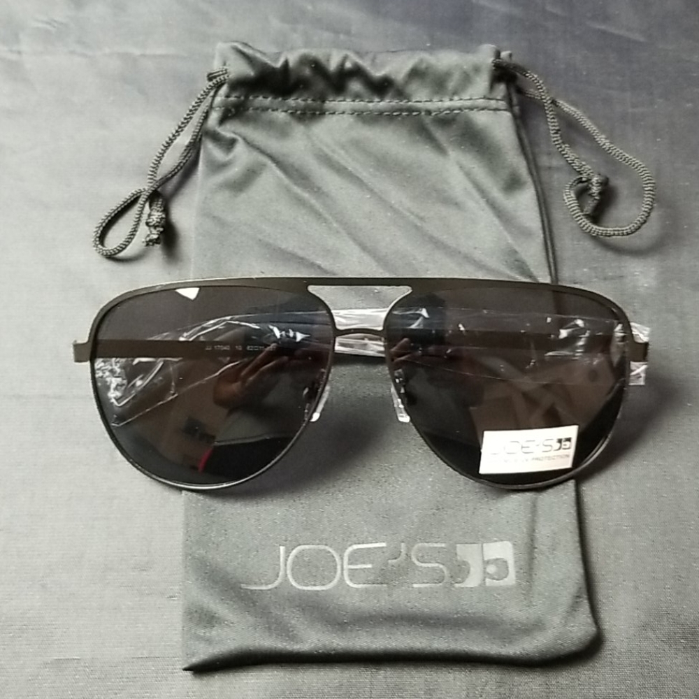 JOE'S